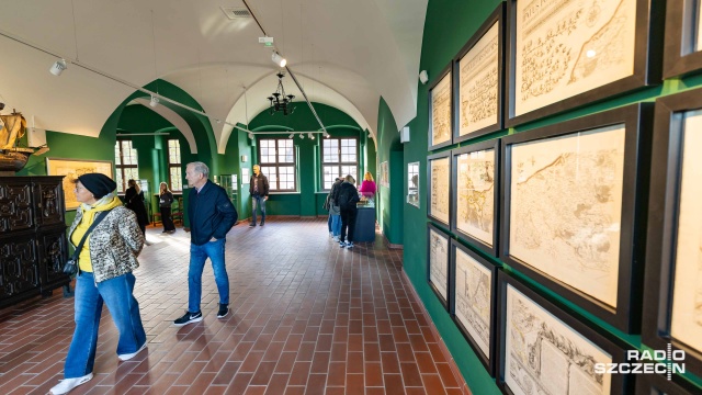 Fot. Robert Stachnik [Radio Szczecin] Przybywa zwiedzających po otwarciu odbudowanego skrzydła Zamku Książąt Pomorskich [WIDEO, ZDJĘCIA]