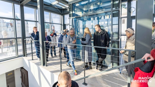 Fot. Robert Stachnik [Radio Szczecin] Przybywa zwiedzających po otwarciu odbudowanego skrzydła Zamku Książąt Pomorskich [WIDEO, ZDJĘCIA]