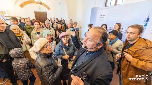 Fot. Robert Stachnik [Radio Szczecin] Przybywa zwiedzających po otwarciu odbudowanego skrzydła Zamku Książąt Pomorskich [WIDEO, ZDJĘCIA]
