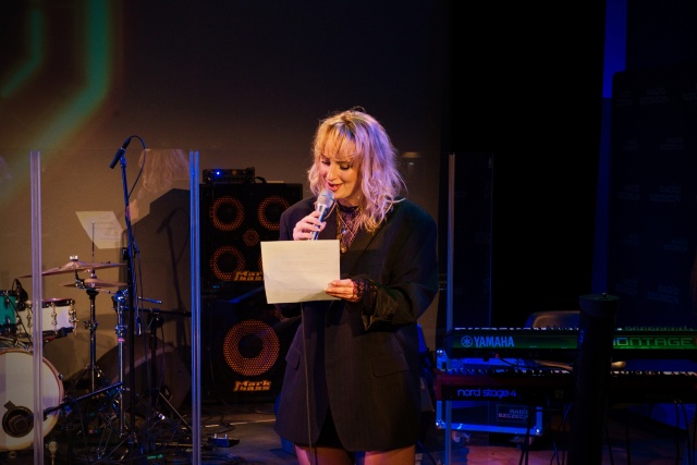 Eva Sand, fot. Piotr Rokicki I George, i piasek, i złoto w jednym… [ZDJĘCIA, WIDEO].