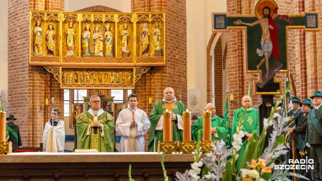 Fot. Robert Stachnik [Radio Szczecin] Leśnicy i myśliwi spotkali się w katedrze [ZDJĘCIA]