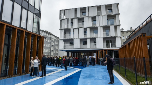 Fot. Wojciech Ochrymiuk [Radio Szczecin] Szczeciński "Kwartał 36". Pierwsi lokatorzy odebrali klucze [WIDEO, ZDJĘCIA]