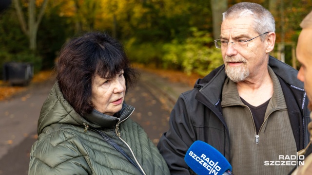 Fot. Robert Stachnik [Radio Szczecin] Piękna polska jesień. Na Cmentarzu Centralnym coraz więcej odwiedzających [WIDEO, ZDJĘCIA]