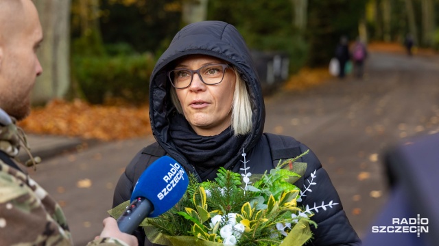 Fot. Robert Stachnik [Radio Szczecin] Piękna polska jesień. Na Cmentarzu Centralnym coraz więcej odwiedzających [WIDEO, ZDJĘCIA]