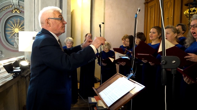 Chór Katedry Lwowskiej im. św. Jana Pawła II pod dyrekcją Bronisława Pacana. Fot. Oleksandr Kusnezh "Niech się Polska przyśni Tobie". Koncert pamięci Nieznanego Żołnierza we Lwowie [ZDJĘCIA]