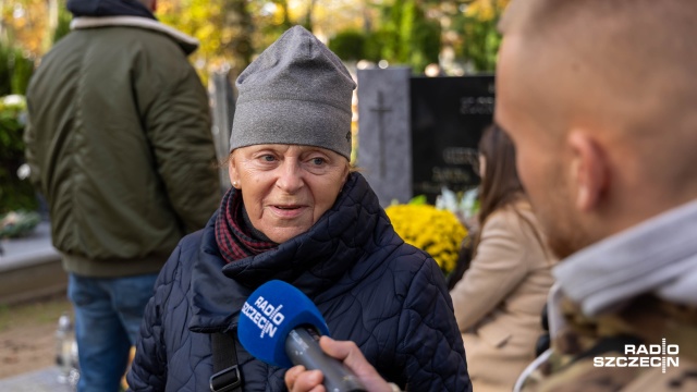 Fot. Robert Stachnik [Radio Szczecin] "To dzień zadumy i wspomnień". Stargardzianie odwiedzają groby [WIDEO, ZDJĘCIA]
