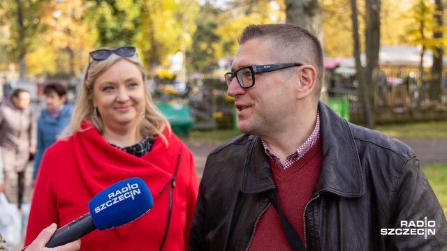 Fot. Robert Stachnik [Radio Szczecin] "To dzień zadumy i wspomnień". Stargardzianie odwiedzają groby [WIDEO, ZDJĘCIA]