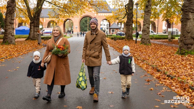 Fot. Robert Stachnik [Radio Szczecin] Zaduszki na Cmentarzu Centralnym. "Przyszliśmy szukać wspomnień"[ZDJĘCIA]