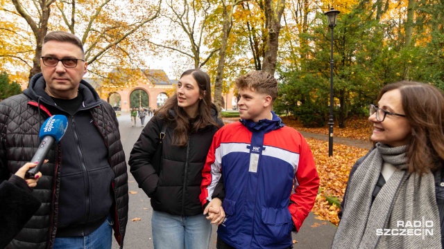 Fot. Robert Stachnik [Radio Szczecin] Zaduszki na Cmentarzu Centralnym. "Przyszliśmy szukać wspomnień"[ZDJĘCIA]