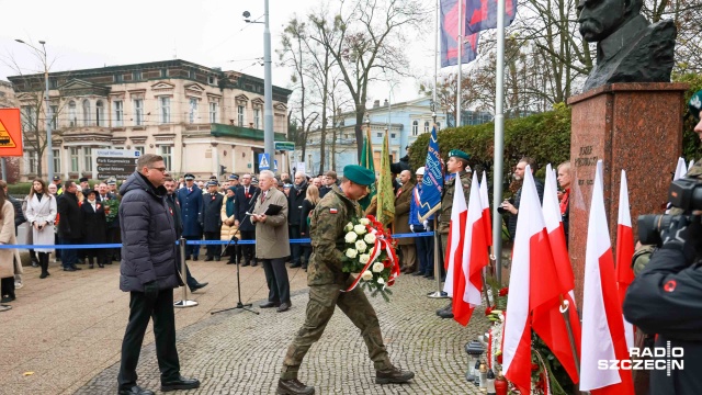 Fot. Robert Stachnik [Radio Szczecin] Oficjalne obchody świętowania niepodległej Polski rozpoczęte [ZDJĘCIA]