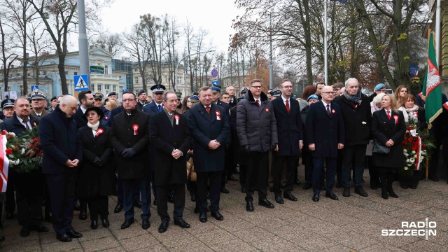 Fot. Robert Stachnik [Radio Szczecin] Oficjalne obchody świętowania niepodległej Polski rozpoczęte [ZDJĘCIA]