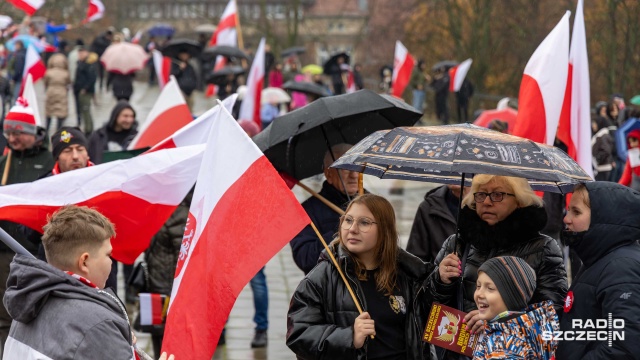 Fot. Robert Stachnik [Radio Szczecin] Marsz Niepodległości ruszył ulicami Szczecina [WIDEO, ZDJĘCIA]