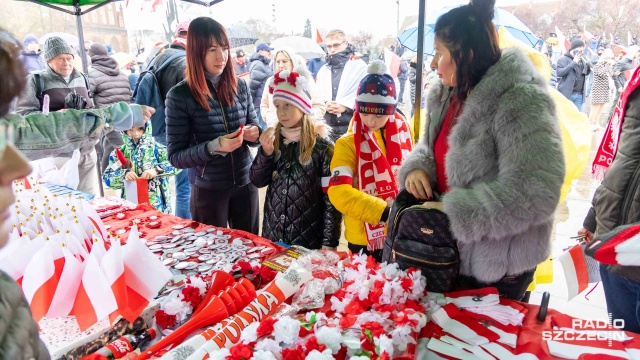Fot. Robert Stachnik [Radio Szczecin] Marsz Niepodległości ruszył ulicami Szczecina [WIDEO, ZDJĘCIA]