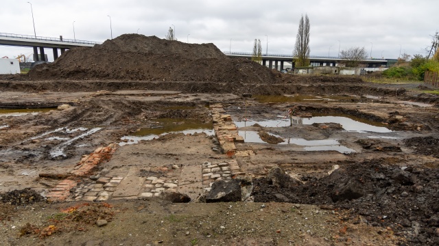 Fot. Robert Stachnik [Radio Szczecin] Kolejne archeologiczne odkrycia na szczecińskiej Łasztowni [WIDEO, ZDJĘCIA]
