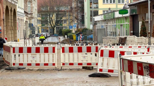 Fot. Robert Stachnik [Radio Szczecin] Jak idzie przebudowa pl. Orła Białego? Mieszkańcy: To nie jest tempo olimpijskie [WIDEO, ZDJĘCIA]