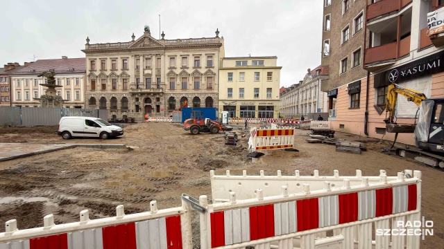 Fot. Robert Stachnik [Radio Szczecin] Jak idzie przebudowa pl. Orła Białego? Mieszkańcy: To nie jest tempo olimpijskie [WIDEO, ZDJĘCIA]