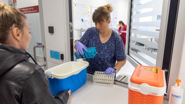 Fot. Robert Stachnik [Radio Szczecin] Najnowocześniejsze laboratorium w regionie już w komplecie [WIDEO, ZDJĘCIA]