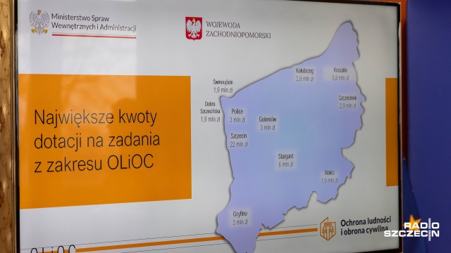 Fot. Robert Stachnik [Radio Szczecin] Miliony na ochronę ludności i obronę cywilną. Wojewoda podpisał umowy [ZDJĘCIA]