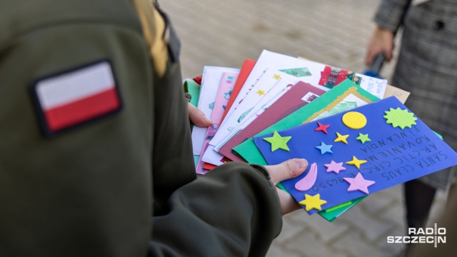 Fot. Robert Stachnik [Radio Szczecin] Żołnierze zawiozą św. Mikołajowi 1,5 tysiąca listów od dzieci ze Szczecina [WIDEO, ZDJĘCIA]