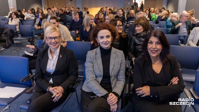 Fot. Robert Stachnik [Radio Szczecin] Konferencja o prawach człowieka w Urzędzie Marszałkowskim [ZDJĘCIA]