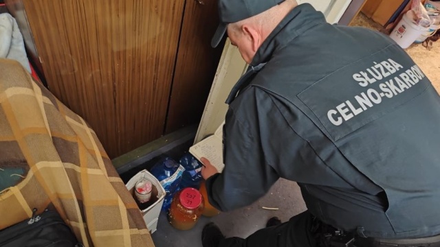 Fot. Krajowa Administracja Skarbowa Nielegalna bimbrownia w Kołobrzegu zlikwidowana [ZDJĘCIA]