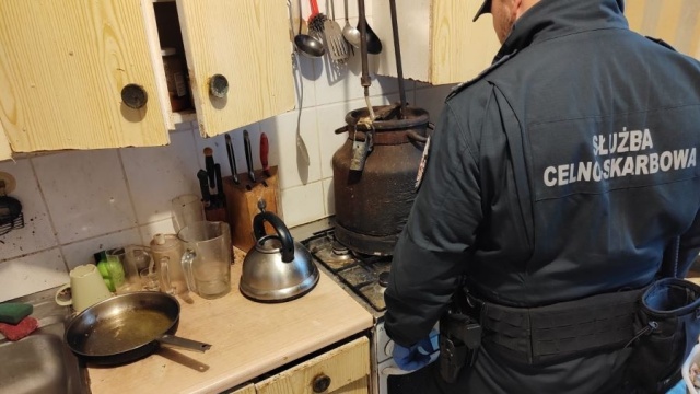 Fot. Krajowa Administracja Skarbowa Nielegalna bimbrownia w Kołobrzegu zlikwidowana [ZDJĘCIA]