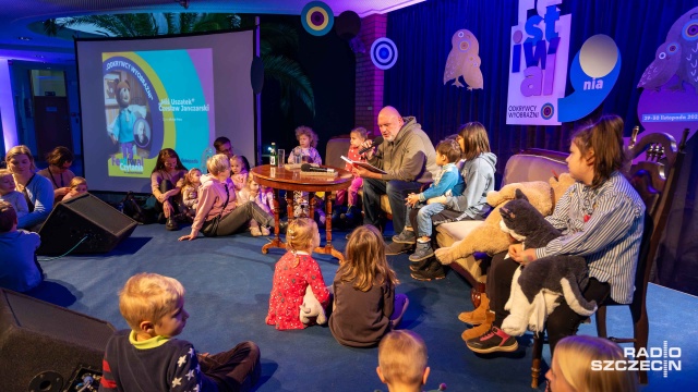 Fot. Robert Stachnik [Radio Szczecin] "Miś Uszatek" otworzył Festiwal Czytania w Książnicy [WIDEO, ZDJĘCIA]