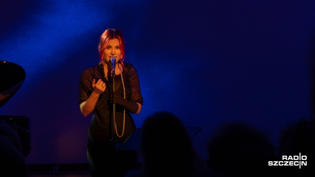 Sara Frymus. Fot. Robert Stachnik [Radio Szczecin] Poezja, muzyka i kino. Maria Pawlikowska-Jasnorzewska w Radiu Szczecin [ZDJĘCIA]