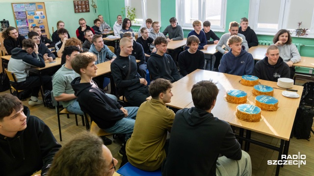 Fot. Robert Stachnik [Radio Szczecin] 80 tortów na 80-lecie Radia Szczecin! Czyli świętujemy z naszymi słuchaczami [WIDEO, ZDJĘCIA]