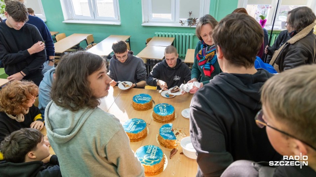 Fot. Robert Stachnik [Radio Szczecin] 80 tortów na 80-lecie Radia Szczecin! Czyli świętujemy z naszymi słuchaczami [WIDEO, ZDJĘCIA]