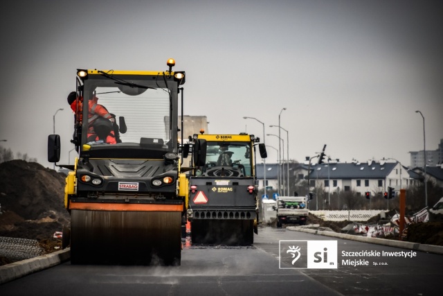 Fot. Szczecińskie Inwestycje Miejskie Trwa wylewanie asfaltu na Trasie Północnej [WIDEO, ZDJĘCIA]
