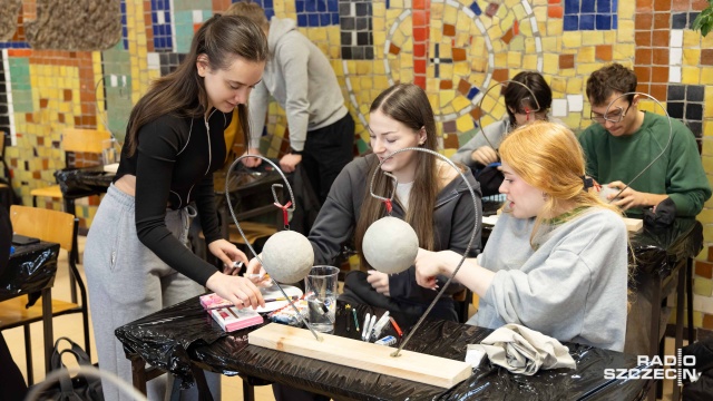 Fot. Robert Stachnik [Radio Szczecin] Beton w świątecznej odsłonie. Studenci ZUT-u stworzyli wyjątkowe bombki [WIDEO, ZDJĘCIA]