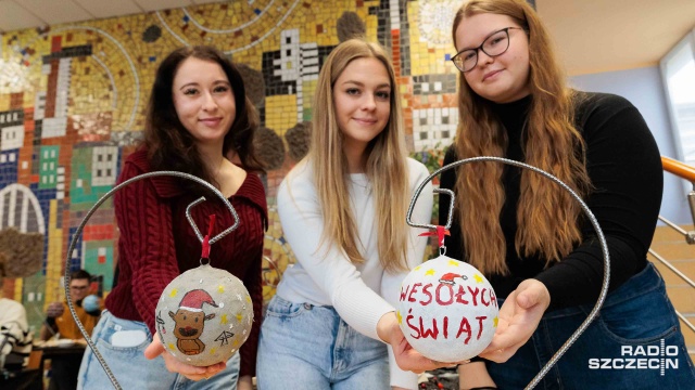 Fot. Robert Stachnik [Radio Szczecin] Beton w świątecznej odsłonie. Studenci ZUT-u stworzyli wyjątkowe bombki [WIDEO, ZDJĘCIA]