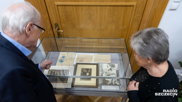 Fot. Robert Stachnik [Radio Szczecin] Cenne rodzinne zbiory trafiły do Archiwum Państwowego w Szczecinie [ZDJĘCIA]