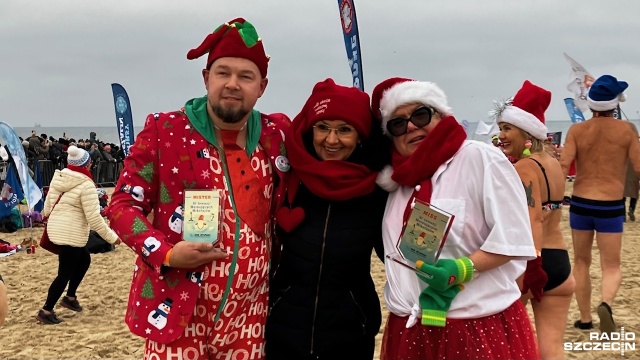 Fot. Joanna Maraszek [Radio Szczecin] Świnoujście. Inwazja Morsujących Mikołajów [ZDJĘCIA]