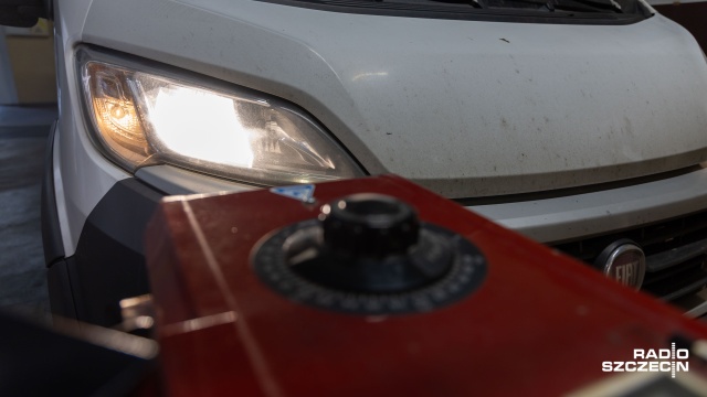 Fot. Robert Stachnik [Radio Szczecin] Policjanci apelują: to nie czas na światła dzienne [WIDEO, ZDJĘCIA]