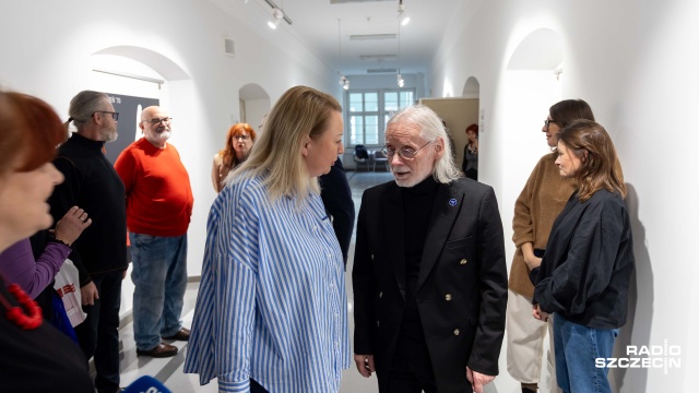 Fot. Robert Stachnik [Radio Szczecin] Wernisaż Lexa Drewinskiego na rocznicę Grudnia '70 [ZDJĘCIA]