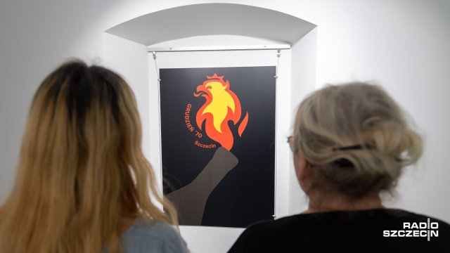 Fot. Robert Stachnik [Radio Szczecin] Wernisaż Lexa Drewinskiego na rocznicę Grudnia '70 [ZDJĘCIA]