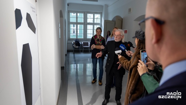 Fot. Robert Stachnik [Radio Szczecin] Wernisaż Lexa Drewinskiego na rocznicę Grudnia '70 [ZDJĘCIA]