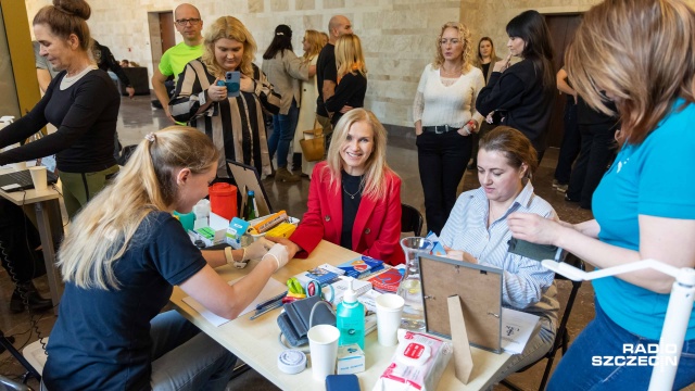 Fot. Robert Stachnik [Radio Szczecin] Schody magistratu zamieniły się w miejską siłownię [ZDJĘCIA]