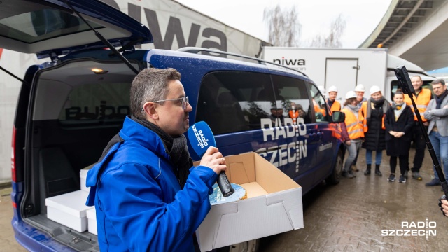 Fot. Robert Stachnik [Radio Szczecin] Radio Szczecin zaskoczyło drogowców... tortami! [WIDEO, ZDJĘCIA]