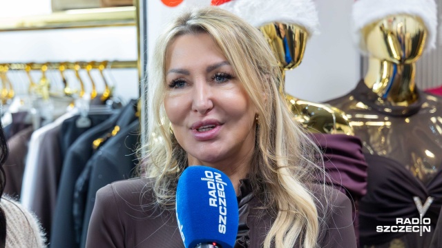 Fot. Robert Stachnik [Radio Szczecin] Urodzinowe torty Radia Szczecin popłynęły na Fali [WIDEO, ZDJĘCIA]