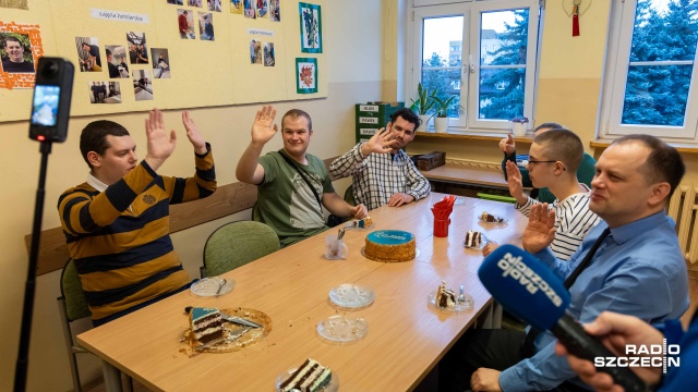 Fot. Robert Stachnik [Radio Szczecin] Radiowe torty dotarły do szczecińskiego Ośrodka Szkolno-Wychowawczego [WIDEO, ZDJĘCIA]