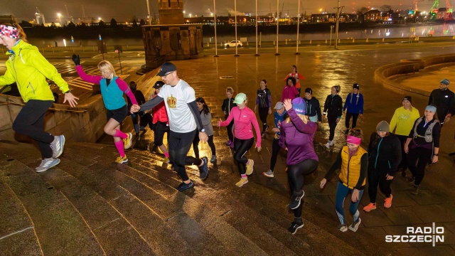 Fot. Robert Stachnik [Radio Szczecin] Pokonali schody by promować ruch i zdrowy styl życia [ZDJĘCIA]