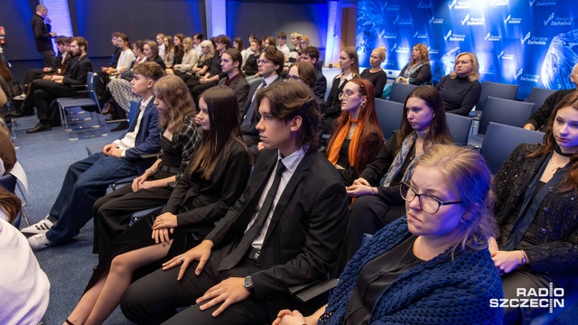 Fot. Robert Stachnik [Radio Szczecin] Andrzej Poczobut z nagrodą marszałka [ZDJĘCIA]