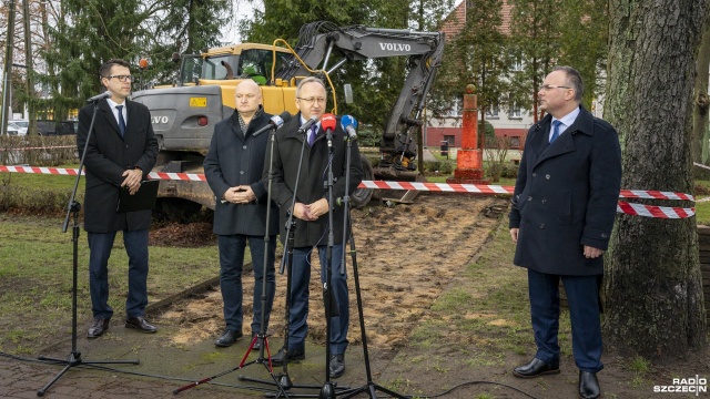 Fot. Kamila Kozioł [Radio Szczecin] Kolejny sowiecki pomnik zlikwidowany. Mieszkańcy Maszewa: trzeba je usunąć z całej Polski [ZDJĘCIA]