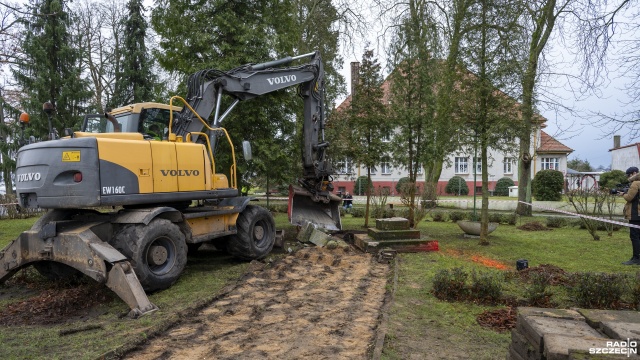 Fot. Kamila Kozioł [Radio Szczecin] Kolejny sowiecki pomnik zlikwidowany. Mieszkańcy Maszewa: trzeba je usunąć z całej Polski [ZDJĘCIA]
