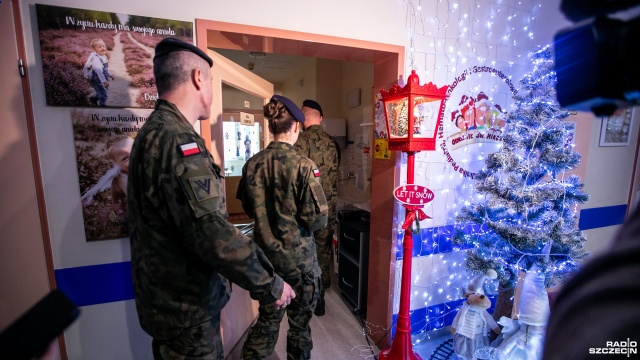 Fot. Weronika Łyczywek [Radio Szczecin] Szczecińscy żołnierze NATO z misją od św. Mikołaja [WIDEO, ZDJĘCIA]