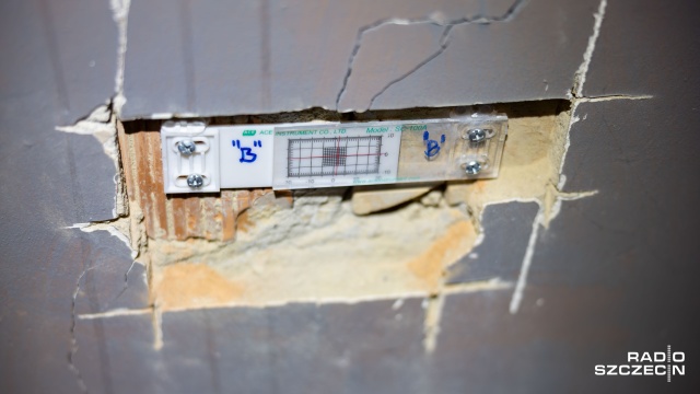 Fot. Robert Stachnik [Radio Szczecin] Pęka blok przy ul. Hożej. Obawy lokatorów [WIDEO, ZDJĘCIA]