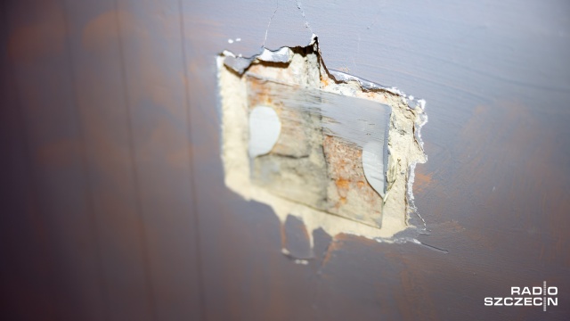 Fot. Robert Stachnik [Radio Szczecin] Pęka blok przy ul. Hożej. Obawy lokatorów [WIDEO, ZDJĘCIA]